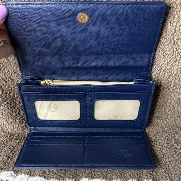 Tory Burch wannabe Navy Wallet - Picture 3 of 9